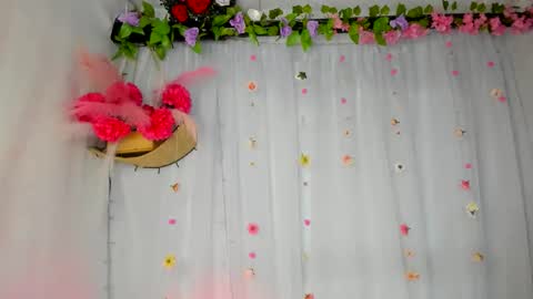 Snapshot of yelina_mh chatting on 11-25-25, 12:32 YELINA online show from 11-25-25, 12:32