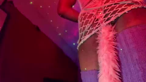 Ella Ts online show from 10-31-25, 08:59