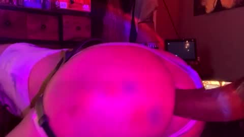 Snapshot of yelladaniella chatting on 07-19-26, 05:33 Ella Ts online show from 07-19-26, 05:33