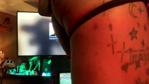 Snapshot of yelladaniella chatting on 07-19-26, 09:29 Ella Ts online show from 07-19-26, 09:29
