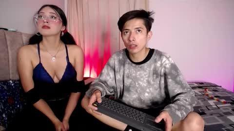 Snapshot of yellowpokemon chatting on 11-19-25, 07:58 Jodie Andy 3 online show from 11-19-25, 07:58