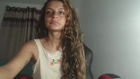 Snapshot of yemaya_28 chatting on 05-11-26, 02:17 Yemaya 28 online show from 05-11-26, 02:17