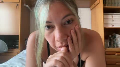 Snapshot of yenlo01 chatting on 06-30-26, 11:44 yenlo01 online show from 06-30-26, 11:44