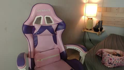 Snapshot of yenn_claros chatting on 12-01-25, 06:35 Yenni online show from 12-01-25, 06:35