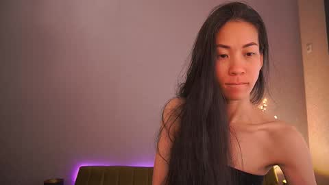 Snapshot of yennstar chatting on 09-17-25, 05:53 yennstar online show from 09-17-25, 05:53