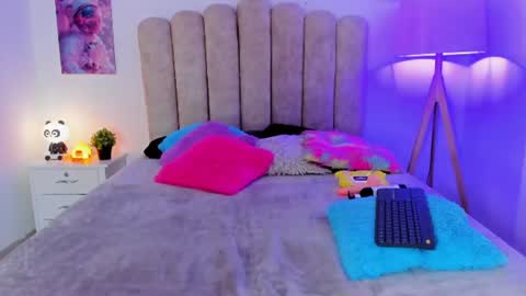 Snapshot of yensy_hott chatting on 07-17-26, 07:08 yensy_hott online show from 07-17-26, 07:08