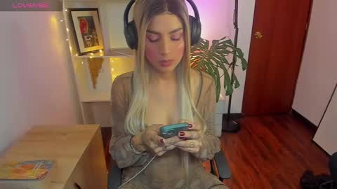 yeriawaddell  online show from 01-07-25, 02:31