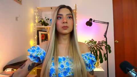 yeriawaddell  online show from 01-31-25, 12:28