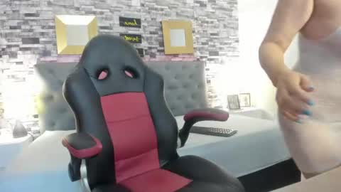 Yeseniaa  online show from 07-29-26, 11:30