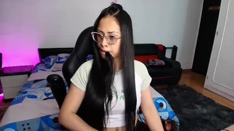 yesie_hot2 online show from 03-31-26, 01:40