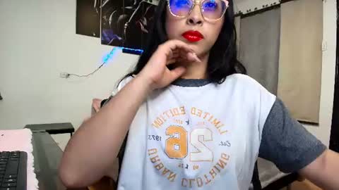 yesie_hot2 online show from 06-12-26, 01:59