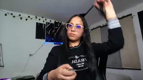yesie_hot2 online show from 06-14-26, 12:19