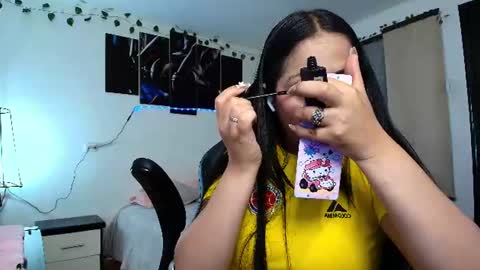 yesie_hot2 online show from 06-18-26, 12:55