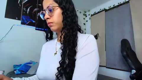 yesie_hot2 online show from 07-21-26, 01:19