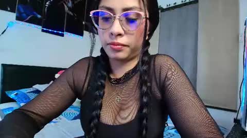yesie_hot2 online show from 07-28-26, 01:12
