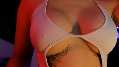 Independent model    online show from 01-09-25, 11:02