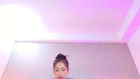 Snapshot of yesyhills chatting on 04-25-26, 01:41 Yesy online show from 04-25-26, 01:41
