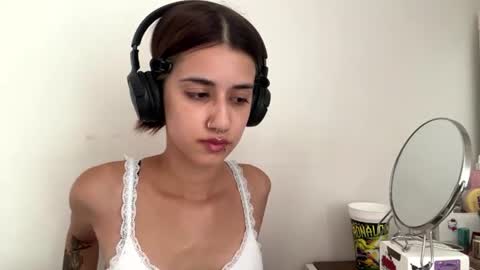 Snapshot of yettahagins chatting on 07-06-26, 01:08 Julia 3 online show from 07-06-26, 01:08