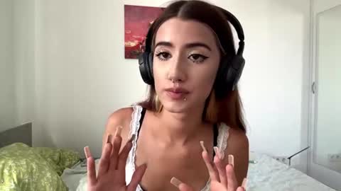 Snapshot of yettahagins chatting on 07-14-26, 02:01 Julia 3 online show from 07-14-26, 02:01