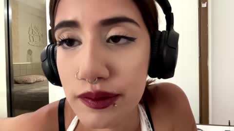 Snapshot of yettahagins chatting on 07-22-26, 12:19 Julia 3 online show from 07-22-26, 12:19