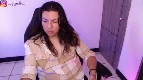 Snapshot of yigolo_ chatting on 08-01-26, 02:05 Gio online show from 08-01-26, 02:05