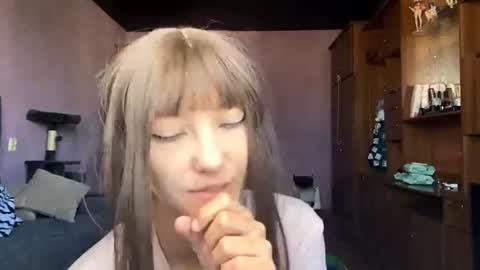 Snapshot of yimaslin chatting on 07-30-26, 10:47 Mia 1st day online show from 07-30-26, 10:47