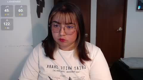 Snapshot of yini_angel07 chatting on 06-04-26, 02:39 hii i am yini online show from 06-04-26, 02:39