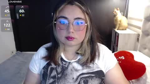 Snapshot of yini_angel07 chatting on 06-09-26, 02:01 hii i am yini online show from 06-09-26, 02:01