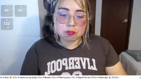 Snapshot of yini_angel07 chatting on 06-12-26, 02:43 hii i am yini online show from 06-12-26, 02:43