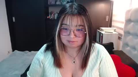 Snapshot of yini_angel07 chatting on 06-14-26, 10:45 hii i am yini online show from 06-14-26, 10:45