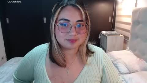Snapshot of yini_angel07 chatting on 06-25-26, 05:12 hii i am yini online show from 06-25-26, 05:12