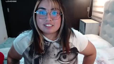 Snapshot of yini_angel07 chatting on 07-07-26, 06:47 hii i am yini online show from 07-07-26, 06:47