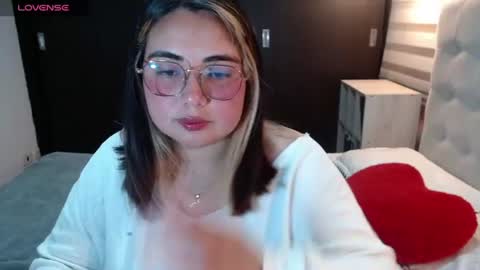 Snapshot of yini_angel07 chatting on 07-13-26, 02:47 hii i am yini online show from 07-13-26, 02:47