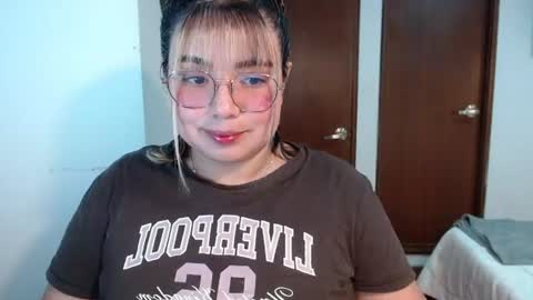 Snapshot of yini_angel07 chatting on 07-15-26, 02:06 hii i am yini online show from 07-15-26, 02:06