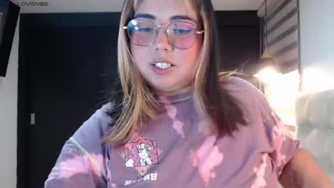 Snapshot of yini_angel07 chatting on 07-23-26, 01:58 hii i am yini online show from 07-23-26, 01:58