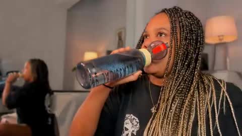 roxie reyes  online show from 09-14-25, 03:16