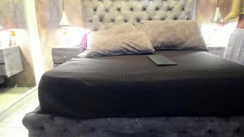 Snapshot of yiyisandoval chatting on 11-10-25, 07:57 yiyisandoval online show from 11-10-25, 07:57