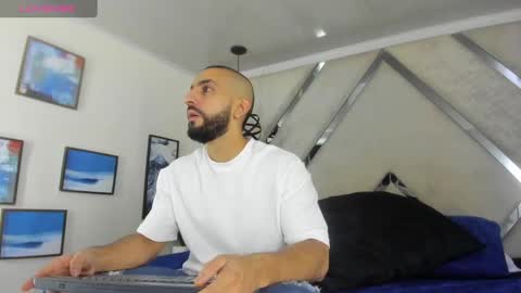 Yiyo online show from 01-19-25, 04:12