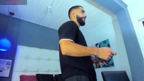 Snapshot of yiyo10_ chatting on 12-18-25, 04:29 Yiyo online show from 12-18-25, 04:29