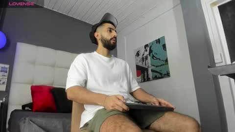 Snapshot of yiyo10_ chatting on 02-08-26, 04:27 Yiyo online show from 02-08-26, 04:27