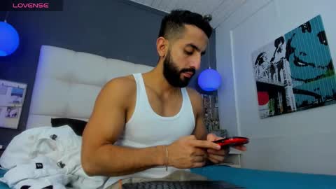 Snapshot of yiyo10_ chatting on 02-12-26, 04:18 Yiyo online show from 02-12-26, 04:18