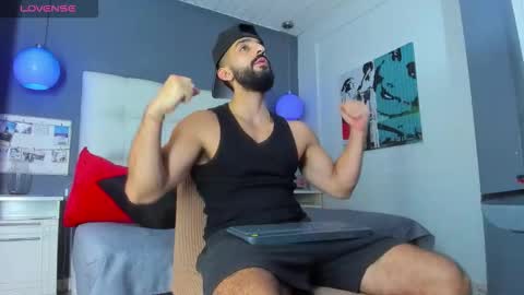 Snapshot of yiyo10_ chatting on 02-14-26, 05:04 Yiyo online show from 02-14-26, 05:04