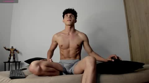 Snapshot of yizus_bonz chatting on 10-23-25, 12:21 yizus_bonz online show from 10-23-25, 12:21