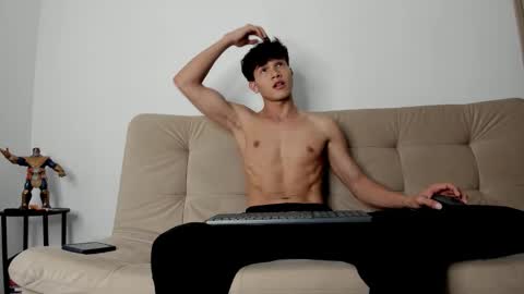 Snapshot of yizus_bonz chatting on 10-23-25, 10:30 yizus_bonz online show from 10-23-25, 10:30