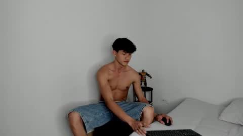 Snapshot of yizus_bonz chatting on 10-25-25, 12:07 yizus_bonz online show from 10-25-25, 12:07