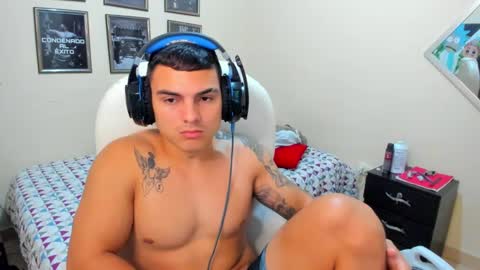 Snapshot of yker18 chatting on 12-11-24, 01:15 yker online show from 12-11-24, 01:15