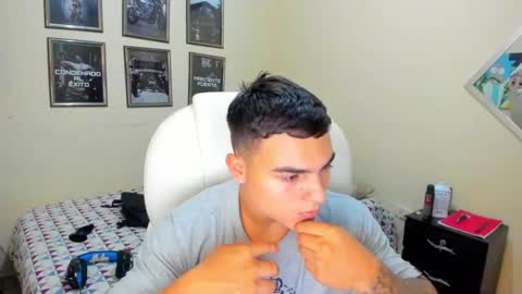 Snapshot of yker18 chatting on 12-12-24, 04:37 yker online show from 12-12-24, 04:37