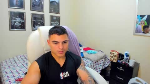 Snapshot of yker18 chatting on 12-28-24, 06:39 yker online show from 12-28-24, 06:39