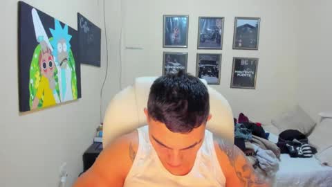 Snapshot of yker18 chatting on 01-05-25, 10:29 yker online show from 01-05-25, 10:29