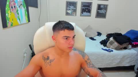 Snapshot of yker18 chatting on 01-06-25, 10:35 yker online show from 01-06-25, 10:35